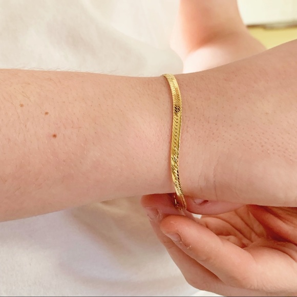 Vintage Other - Vintage Gold Tone Flat Herringbone Chain Bracelet